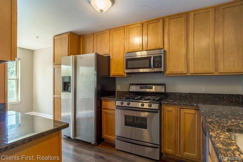 161 E BAY Drive, Walled Lake, MI 48390 — Photo 16
