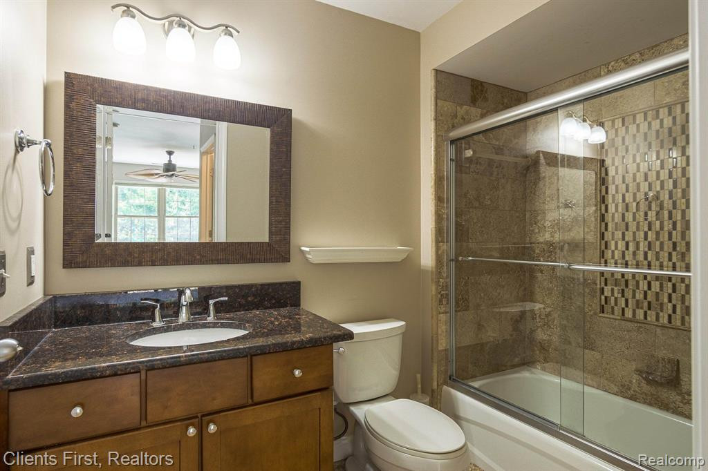 161 E BAY Drive, Walled Lake, MI 48390 — Photo 32