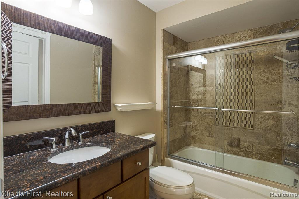 161 E BAY Drive, Walled Lake, MI 48390 — Photo 36