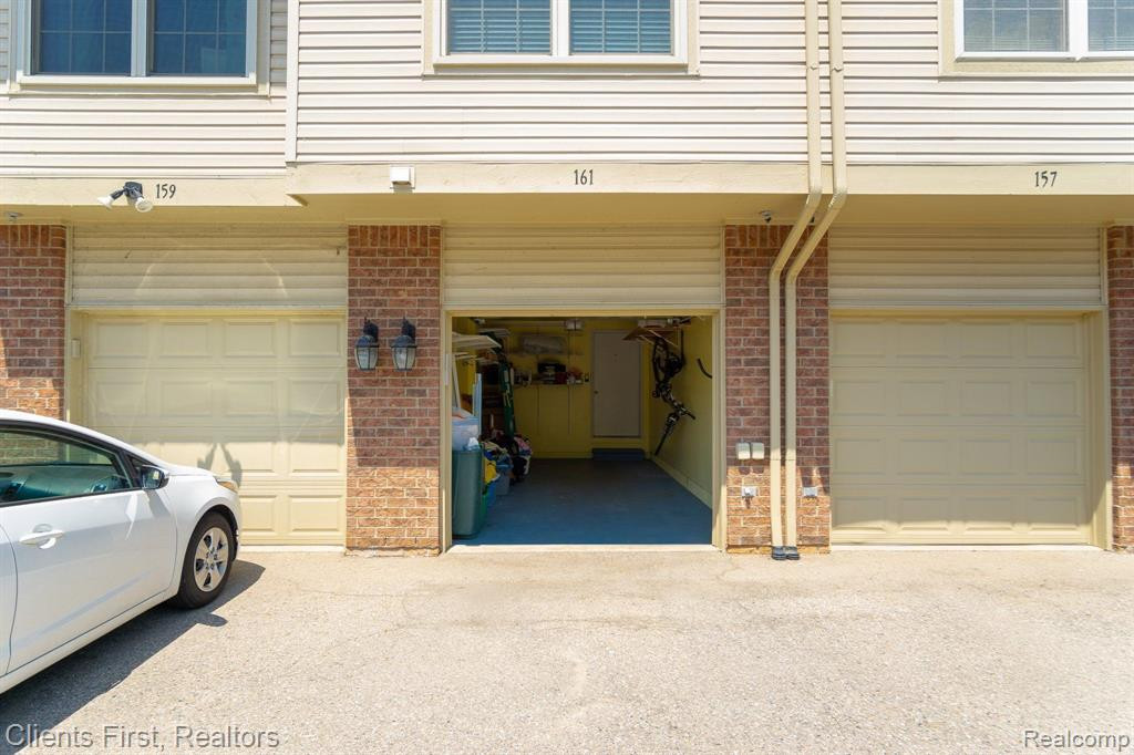 161 E BAY Drive, Walled Lake, MI 48390 — Photo 38