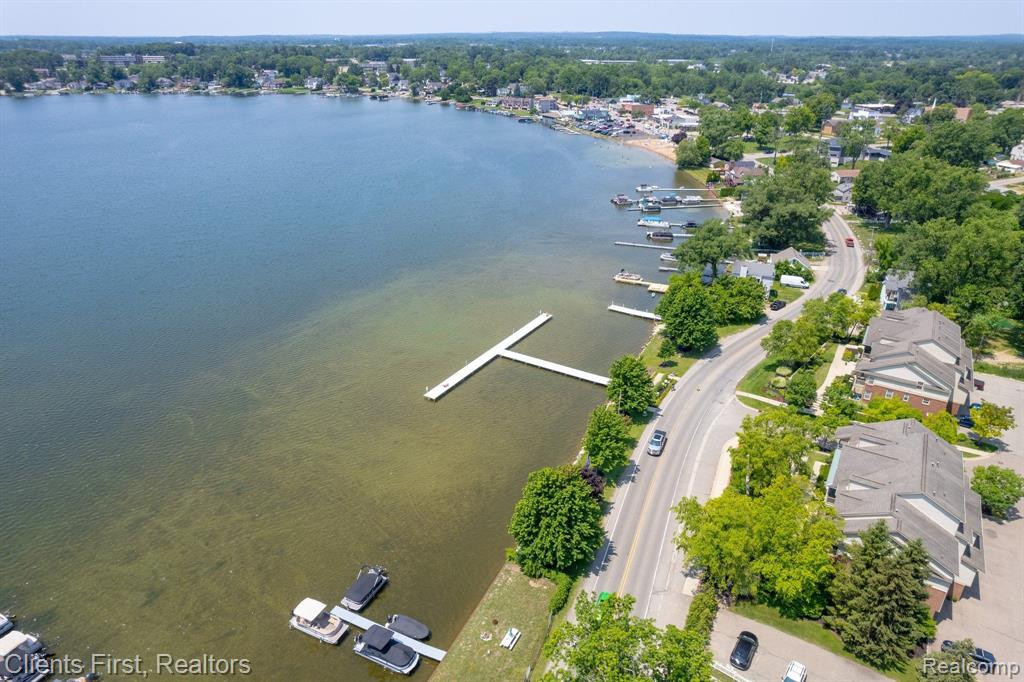 161 E BAY Drive, Walled Lake, MI 48390 — Photo 41