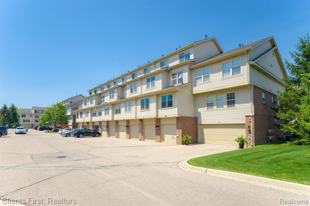 161 E BAY Drive, Walled Lake, MI 48390 — Photo 45