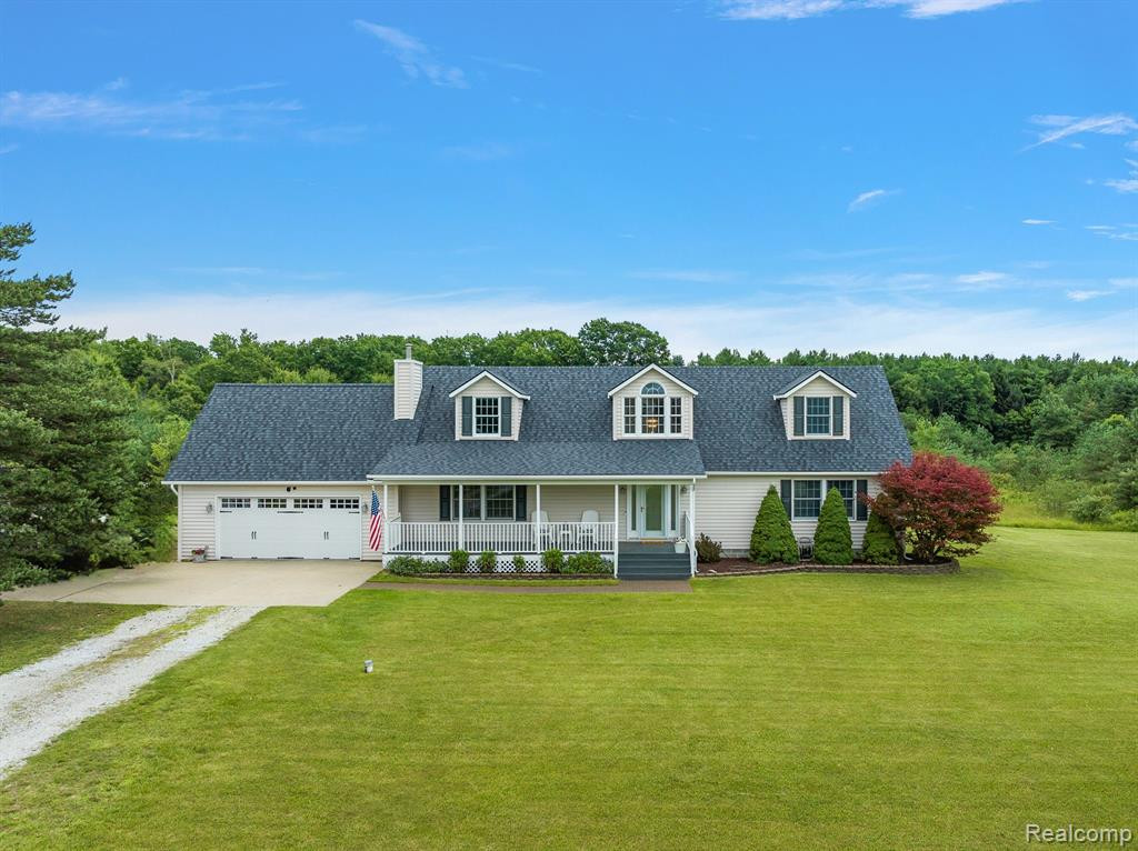 4240 SHAMROCK, Emmett, MI 48022 — Photo 2