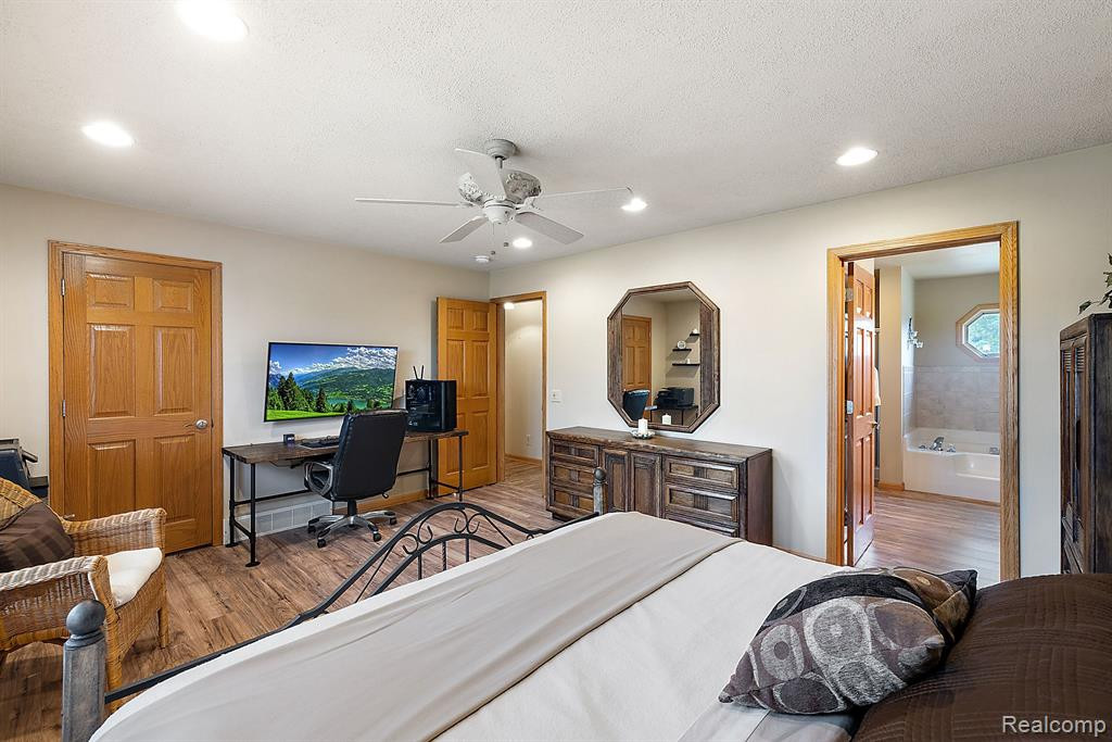 4240 SHAMROCK, Emmett, MI 48022 — Photo 22
