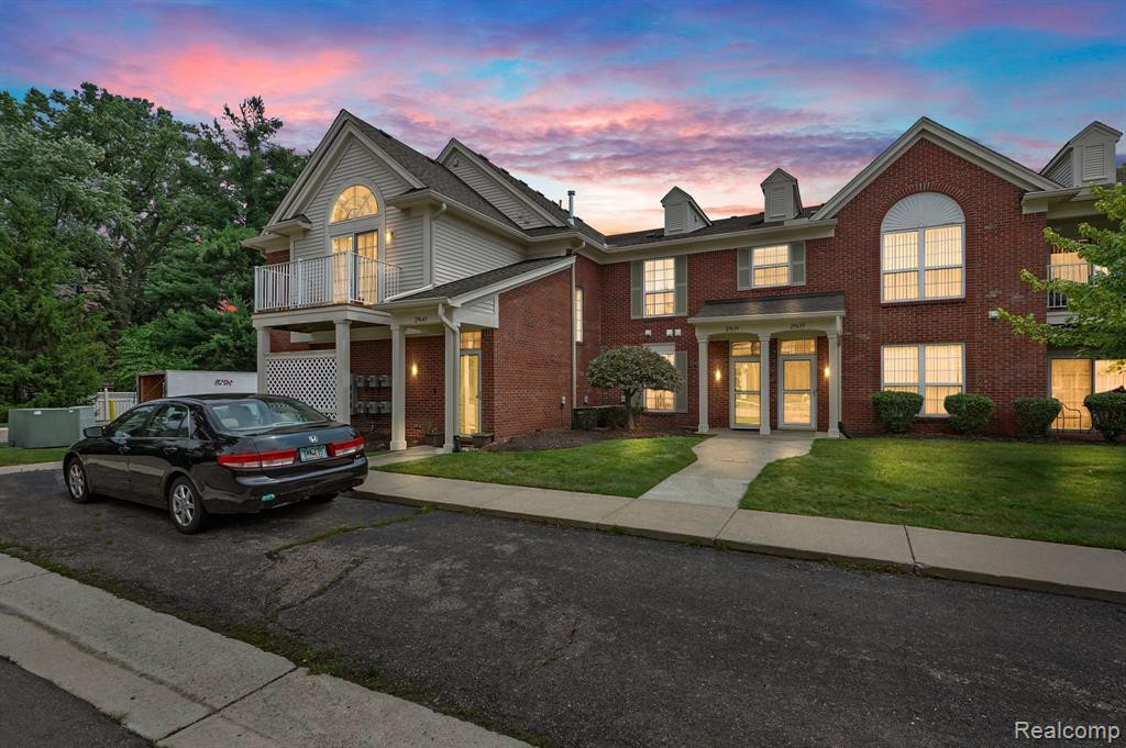 29643 Nottingham Circle, Livonia, MI 48152 — front exterior