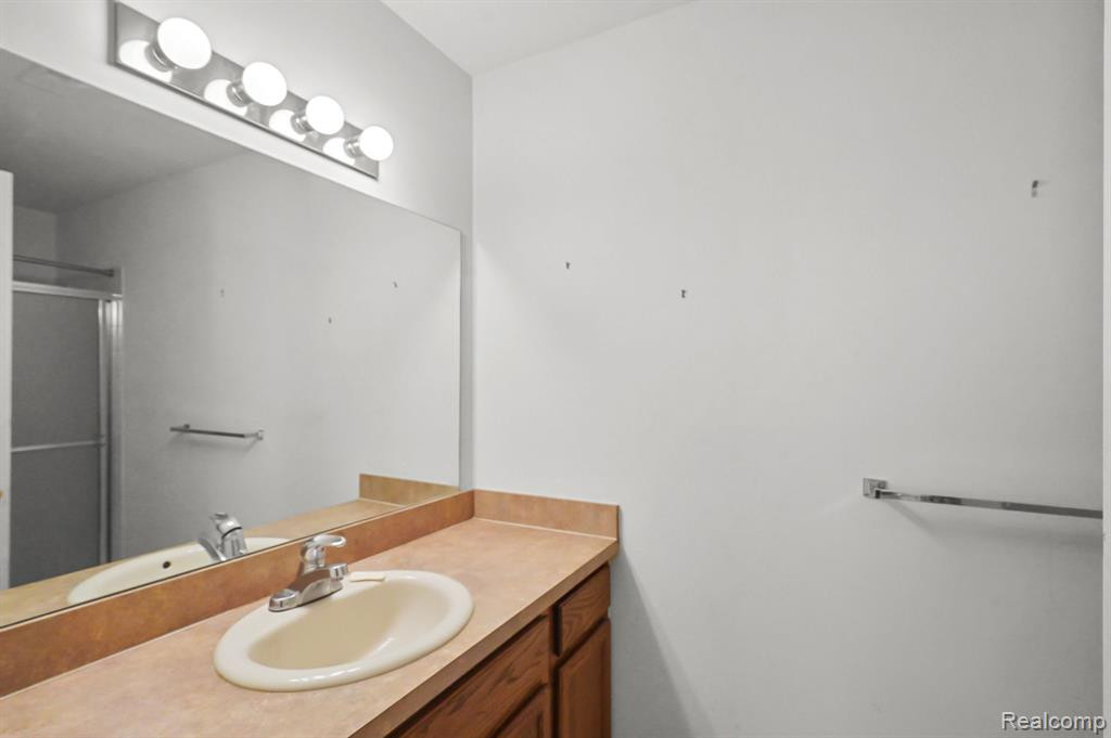 29643 Nottingham Circle, Livonia, MI 48152 — Photo 13