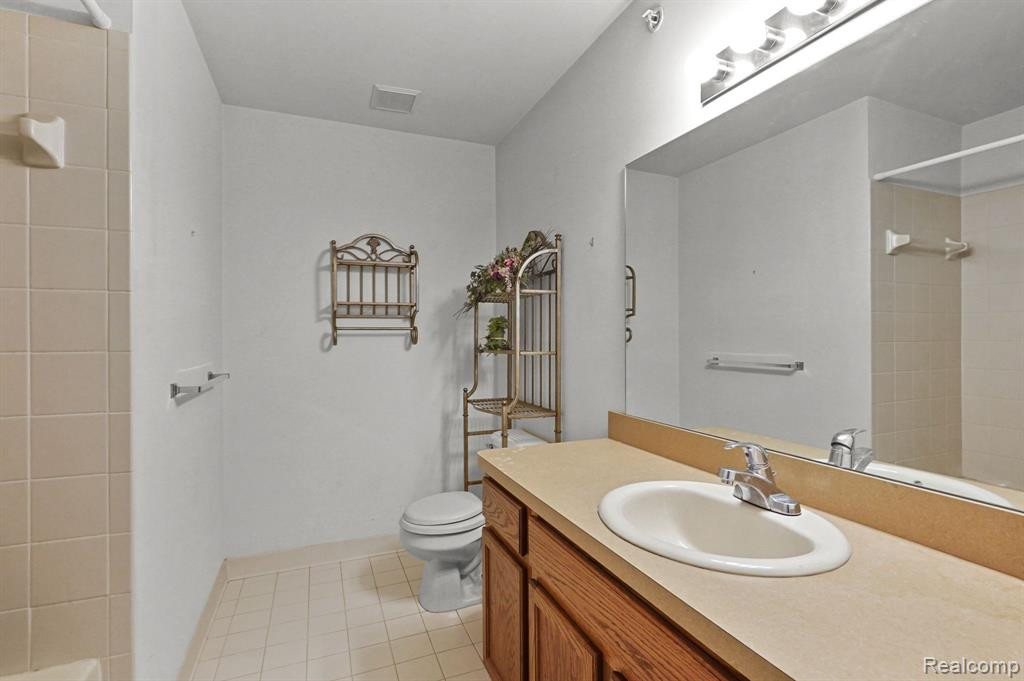 29643 Nottingham Circle, Livonia, MI 48152 — Photo 15