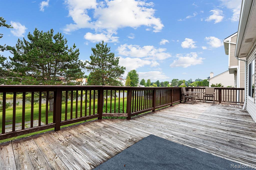 344 Oxford Court, Belleville, MI 48111 — Photo 5