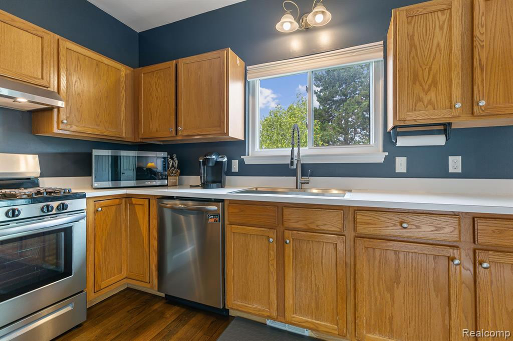 344 Oxford Court, Belleville, MI 48111 — Photo 23