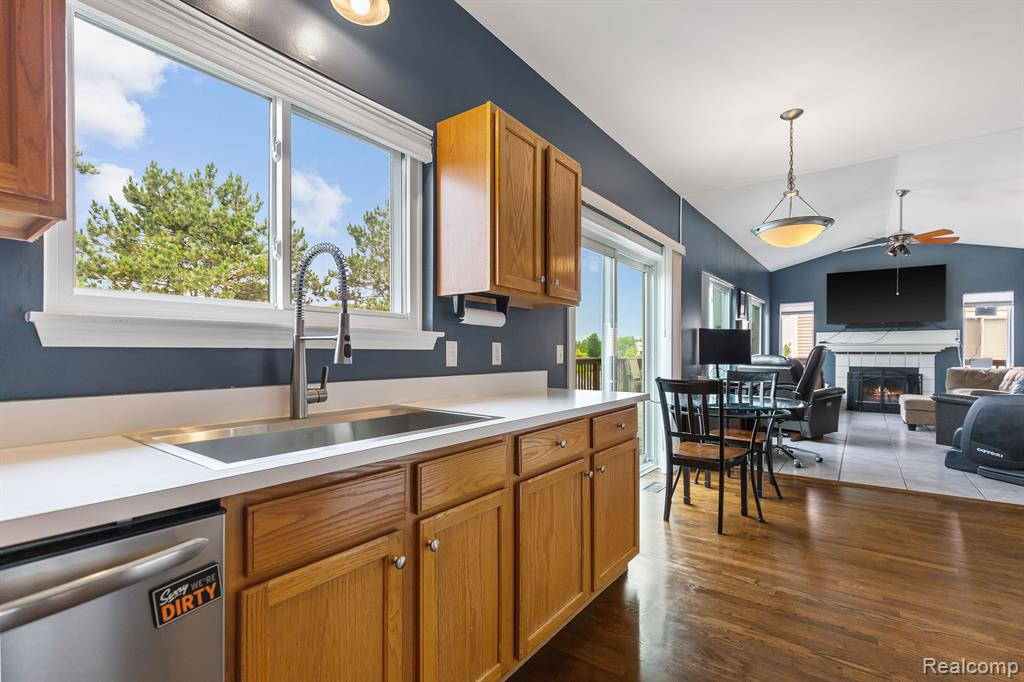 344 Oxford Court, Belleville, MI 48111 — Photo 24