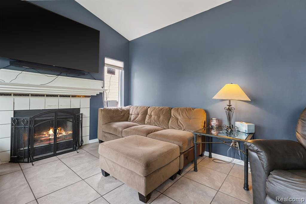 344 Oxford Court, Belleville, MI 48111 — Photo 26