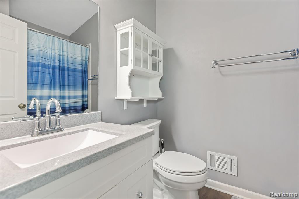 344 Oxford Court, Belleville, MI 48111 — Photo 40