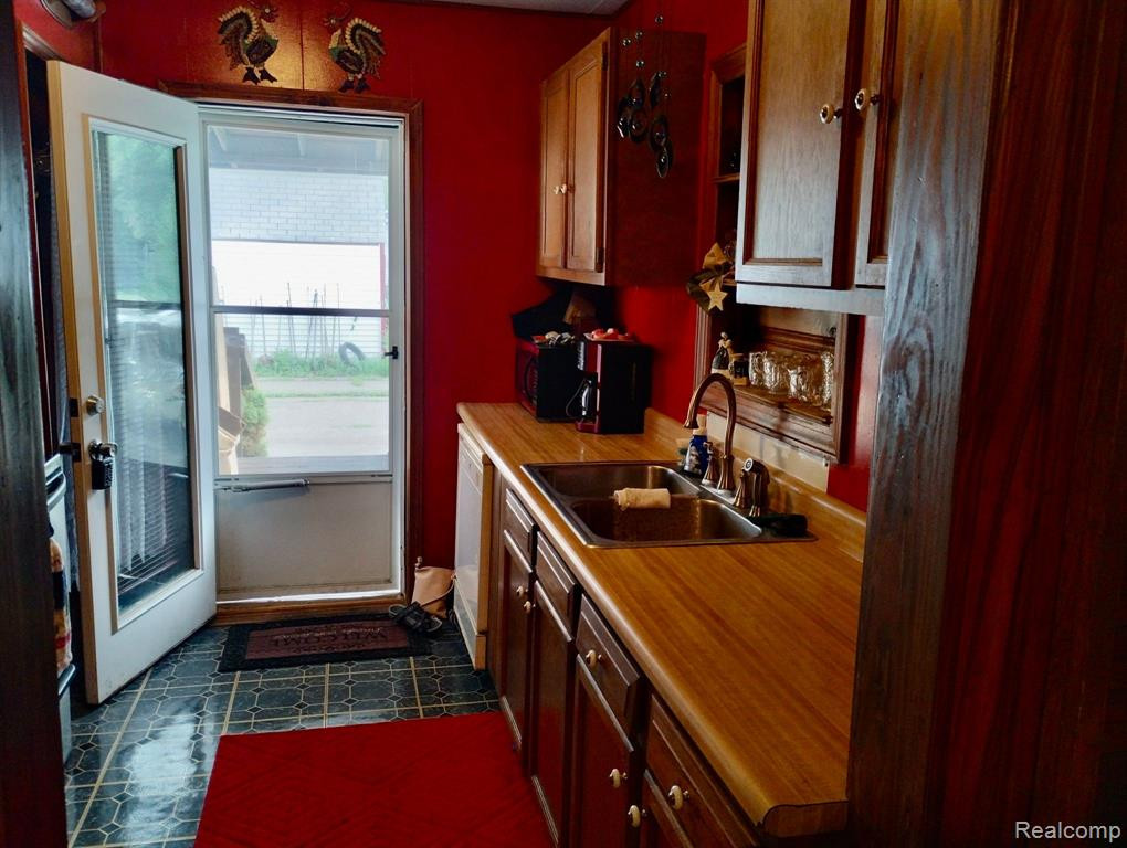 6123 Lapeer Road, Burton, MI 48509 — Photo 3