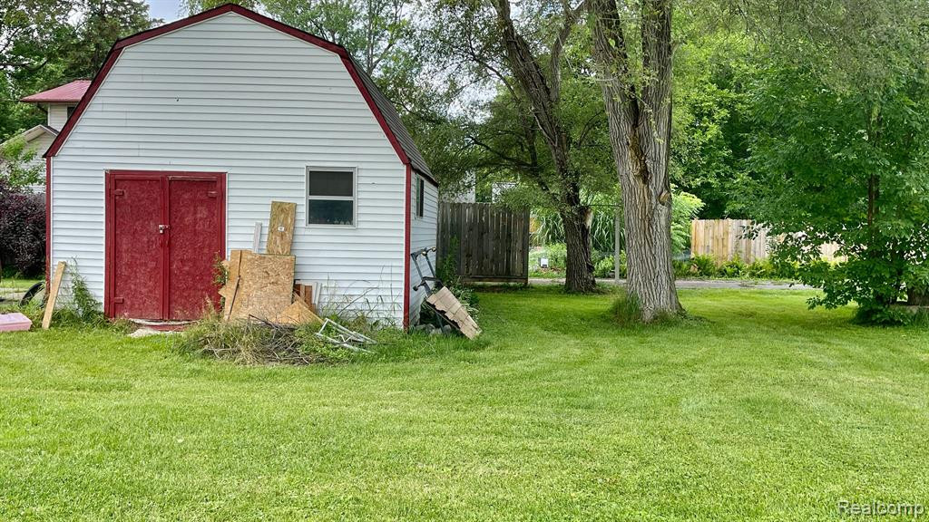 6123 Lapeer Road, Burton, MI 48509 — Photo 30
