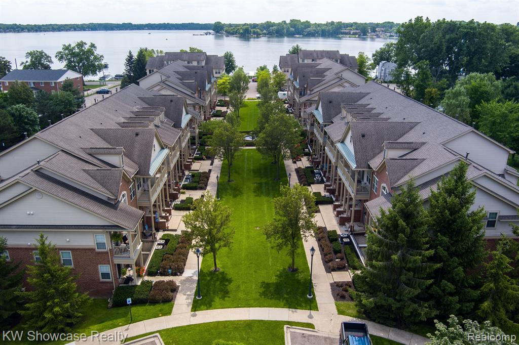 555 RIVIERA Court, Walled Lake, MI 48390 — Photo 2