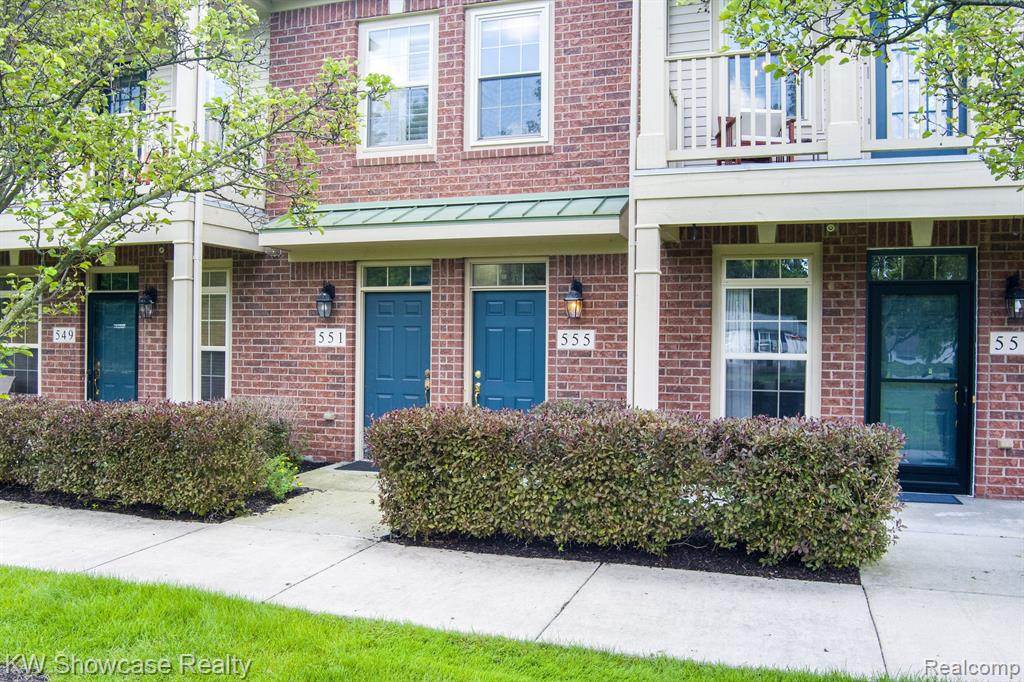 555 RIVIERA Court, Walled Lake, MI 48390 — Photo 5