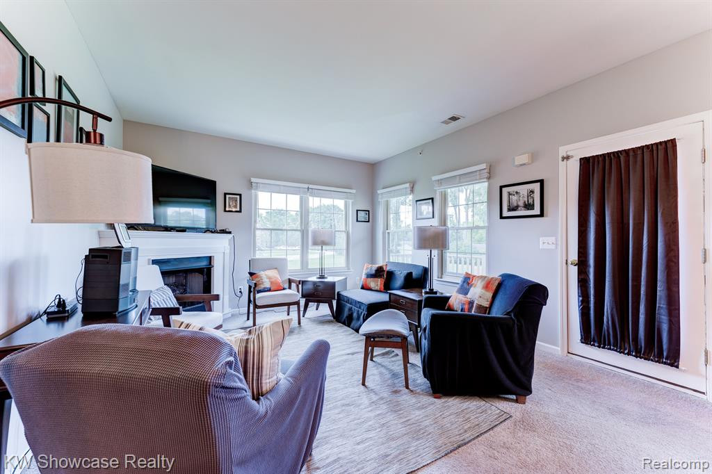 555 RIVIERA Court, Walled Lake, MI 48390 — Photo 9