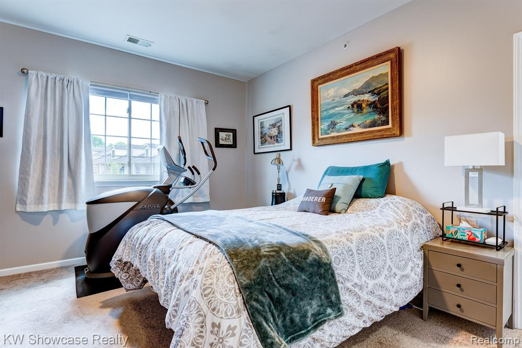 555 RIVIERA Court, Walled Lake, MI 48390 — Photo 14