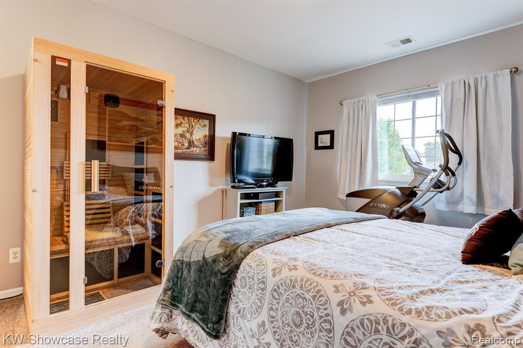 555 RIVIERA Court, Walled Lake, MI 48390 — Photo 15