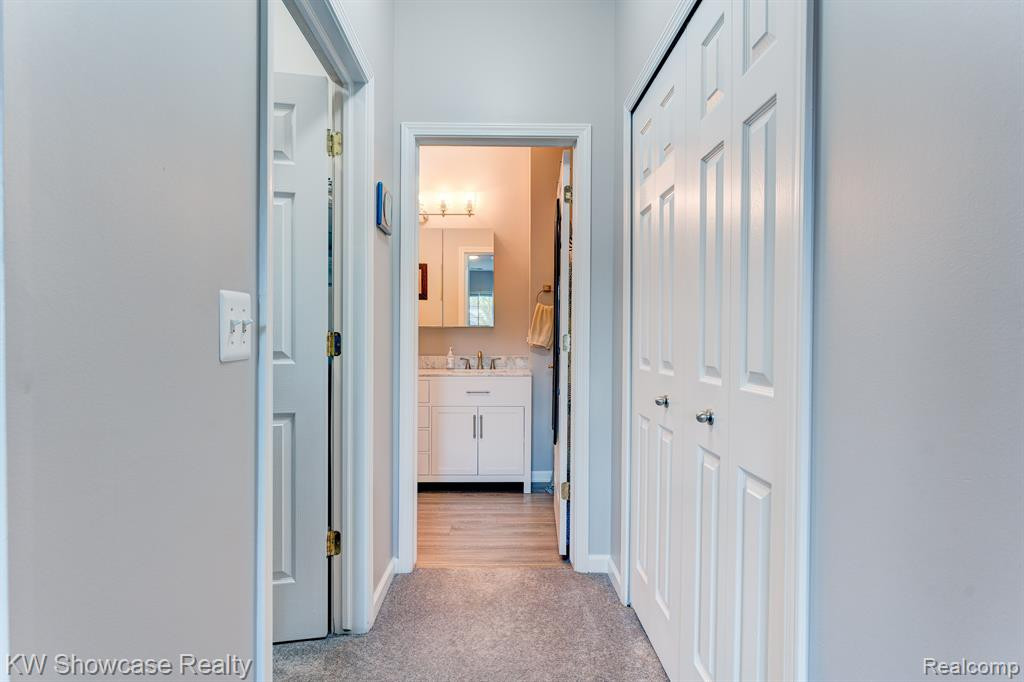 555 RIVIERA Court, Walled Lake, MI 48390 — Photo 16