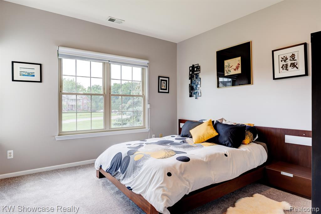 555 RIVIERA Court, Walled Lake, MI 48390 — Photo 20