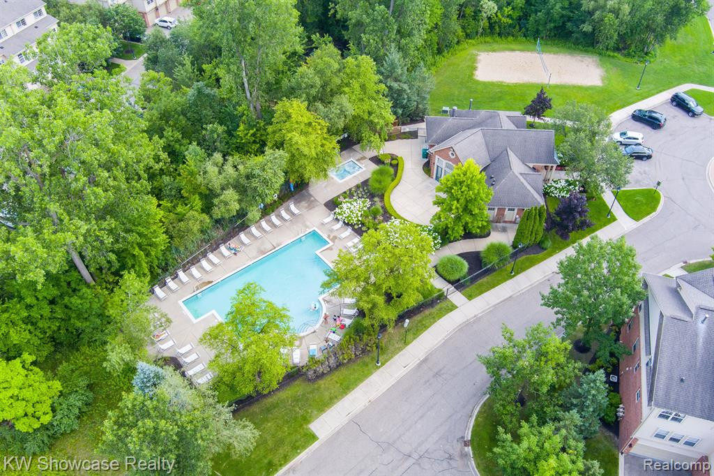 555 RIVIERA Court, Walled Lake, MI 48390 — Photo 29