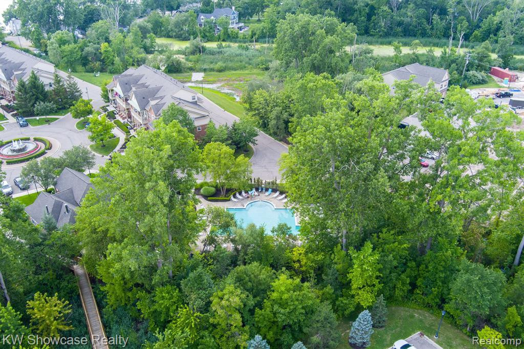 555 RIVIERA Court, Walled Lake, MI 48390 — Photo 31