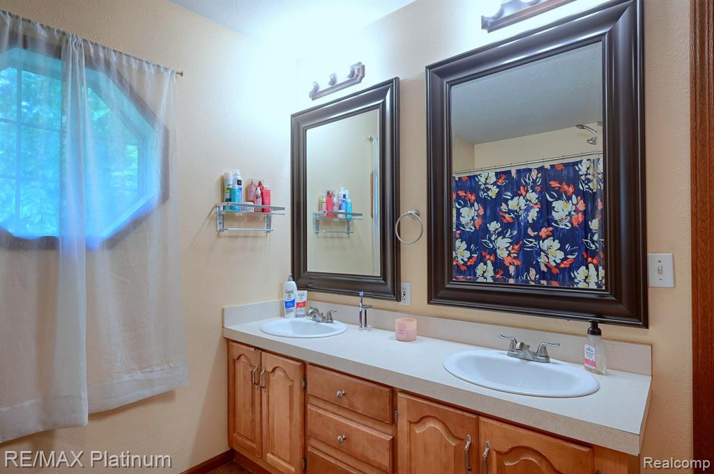 321 HAMILTON Street, Byron, MI 48418 — Photo 20
