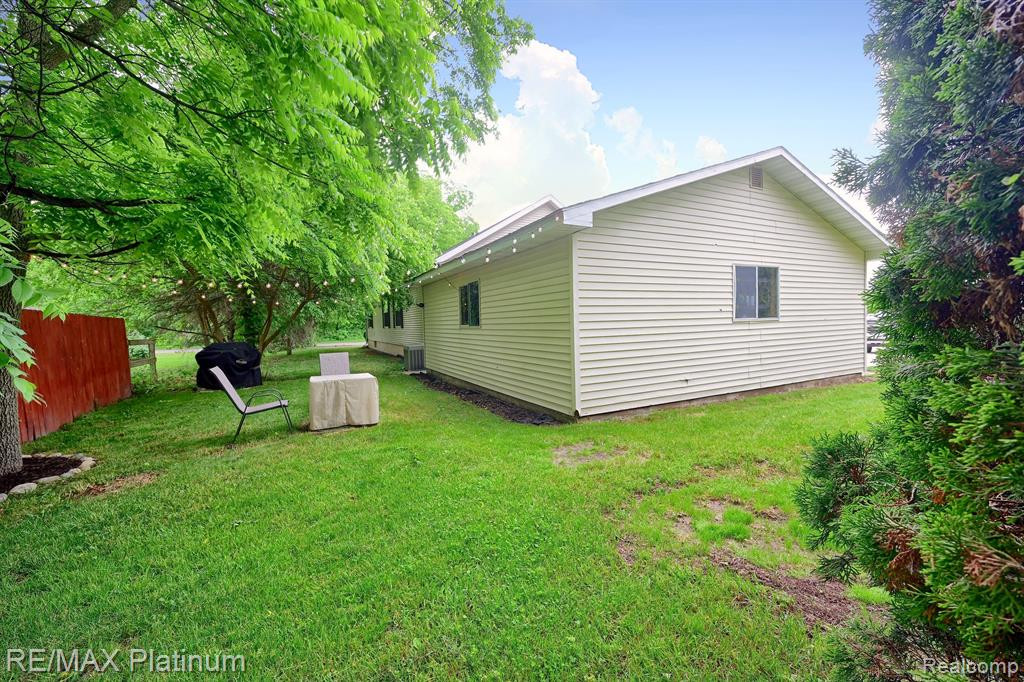 321 HAMILTON Street, Byron, MI 48418 — Photo 33