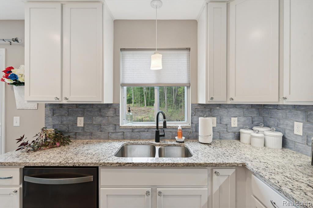 37497 S DIANNE Lane, New Boston, MI 48164 — Photo 15