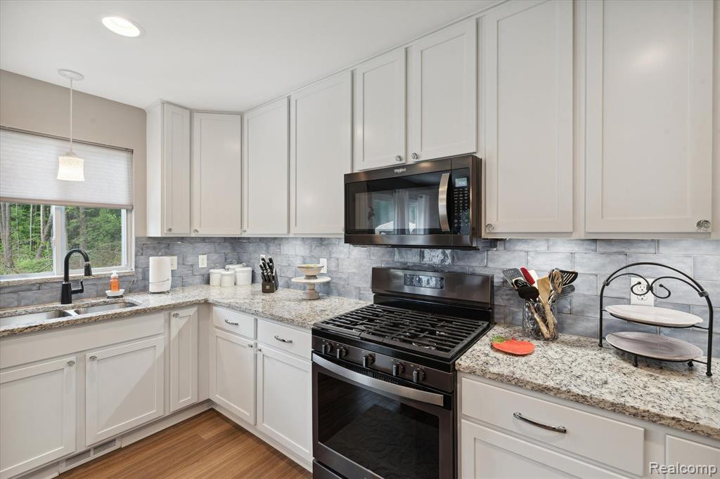 37497 S DIANNE Lane, New Boston, MI 48164 — Photo 16