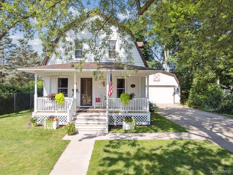 71 PONTIAC Street, Oxford, MI 48371 — front exterior