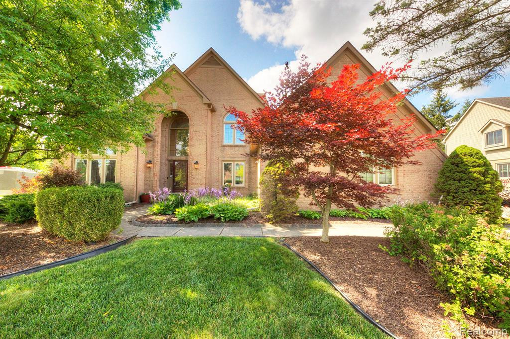 48223 CHESTERFIELD Drive S, Canton, MI 48187 — Photo 2