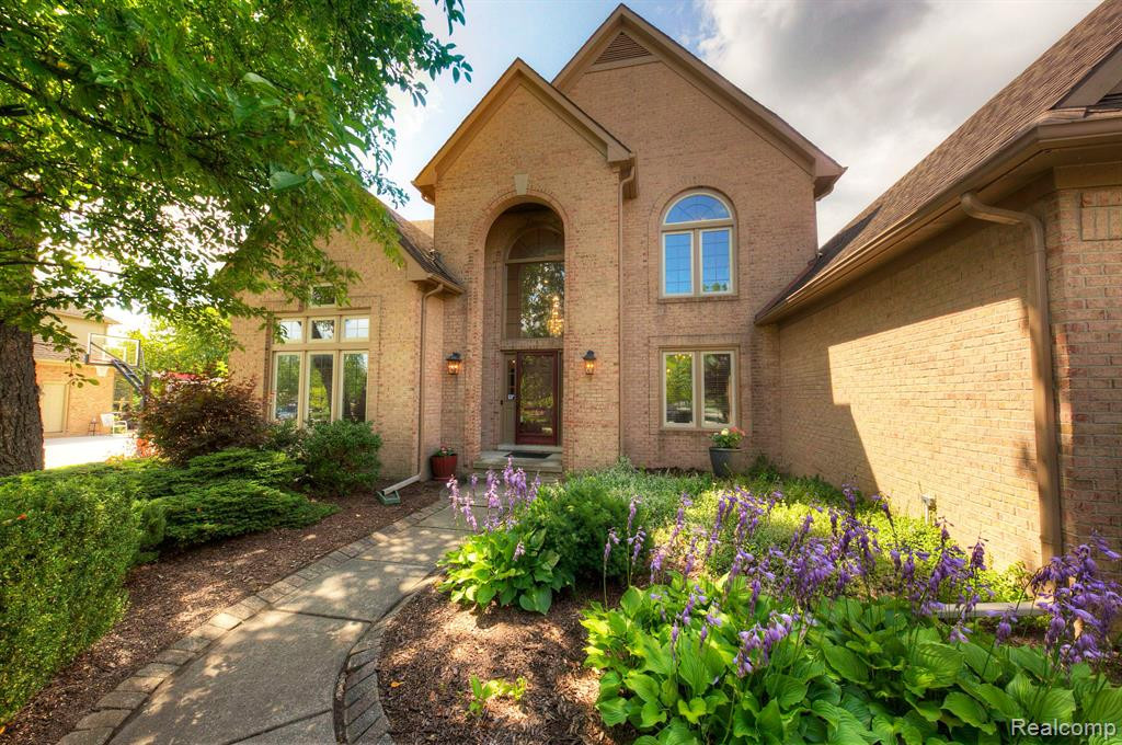 48223 CHESTERFIELD Drive S, Canton, MI 48187 — Photo 3