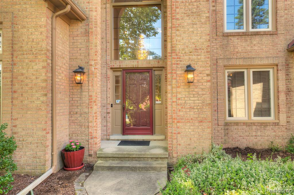 48223 CHESTERFIELD Drive S, Canton, MI 48187 — Photo 4