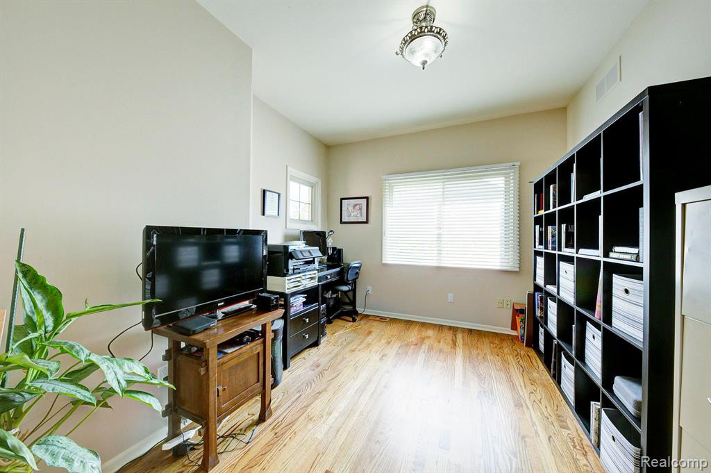 48223 CHESTERFIELD Drive S, Canton, MI 48187 — Photo 12