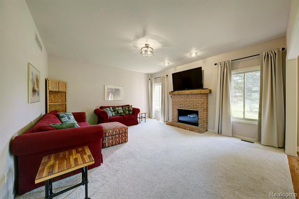 48223 CHESTERFIELD Drive S, Canton, MI 48187 — Photo 16