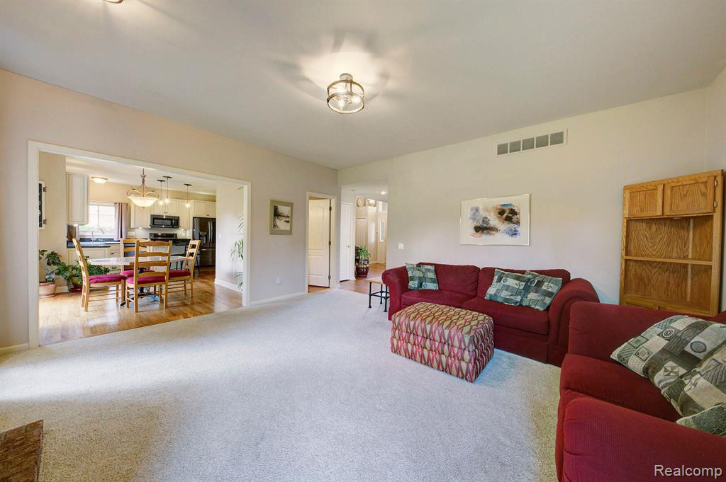 48223 CHESTERFIELD Drive S, Canton, MI 48187 — Photo 18