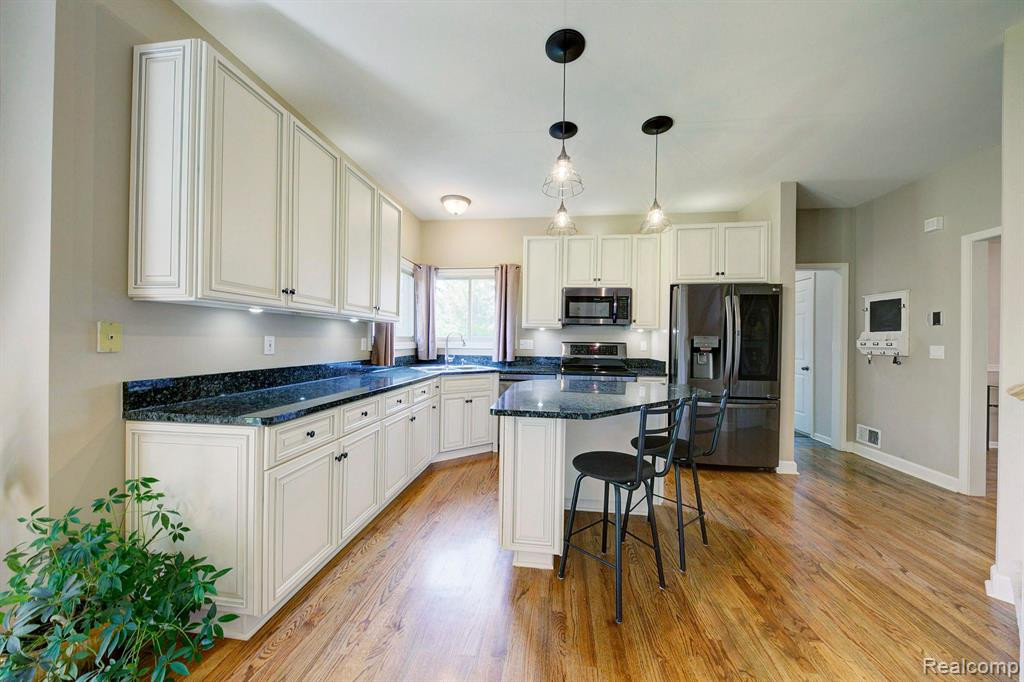 48223 CHESTERFIELD Drive S, Canton, MI 48187 — Photo 21