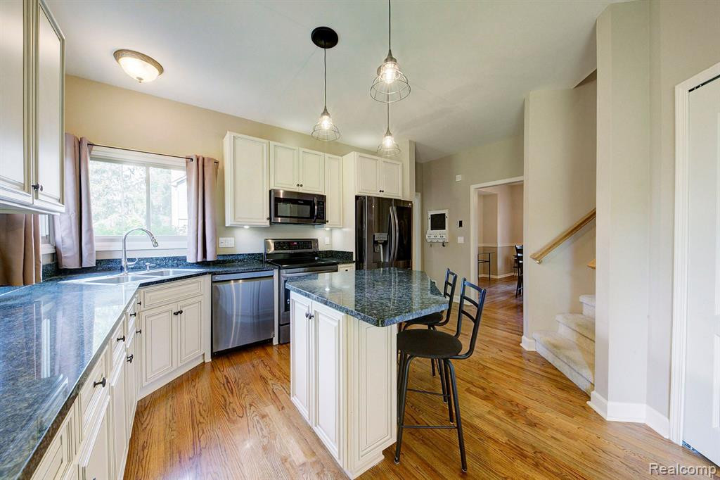48223 CHESTERFIELD Drive S, Canton, MI 48187 — Photo 25