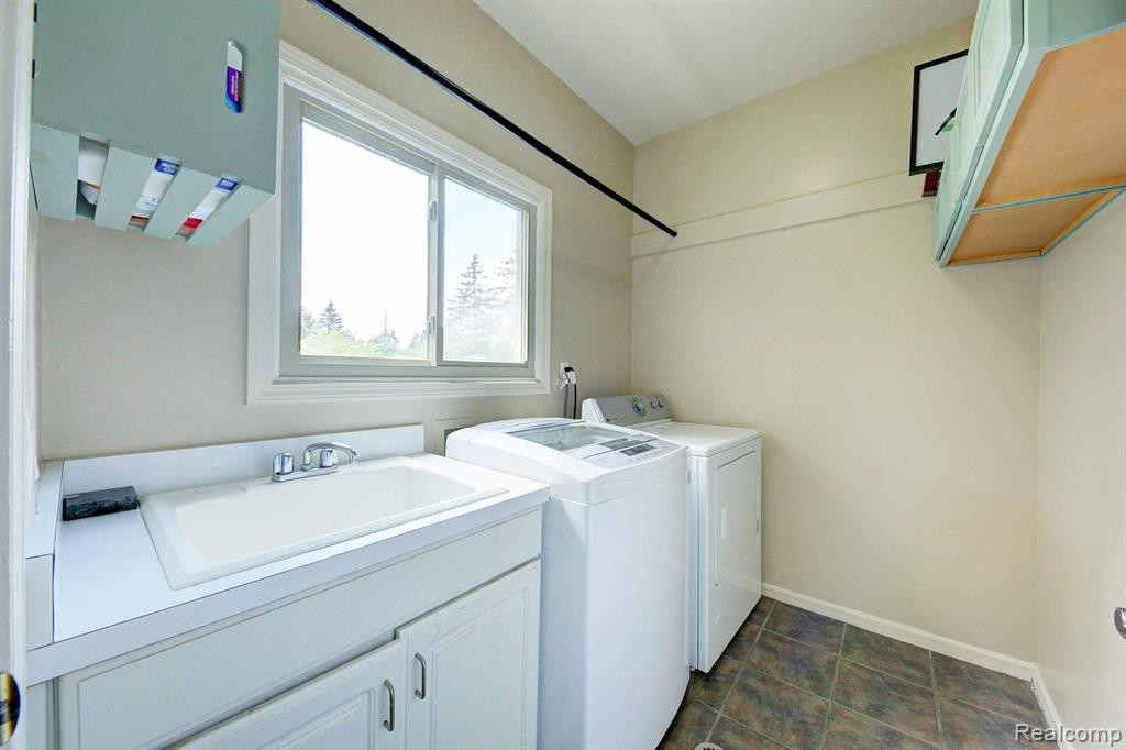48223 CHESTERFIELD Drive S, Canton, MI 48187 — Photo 28