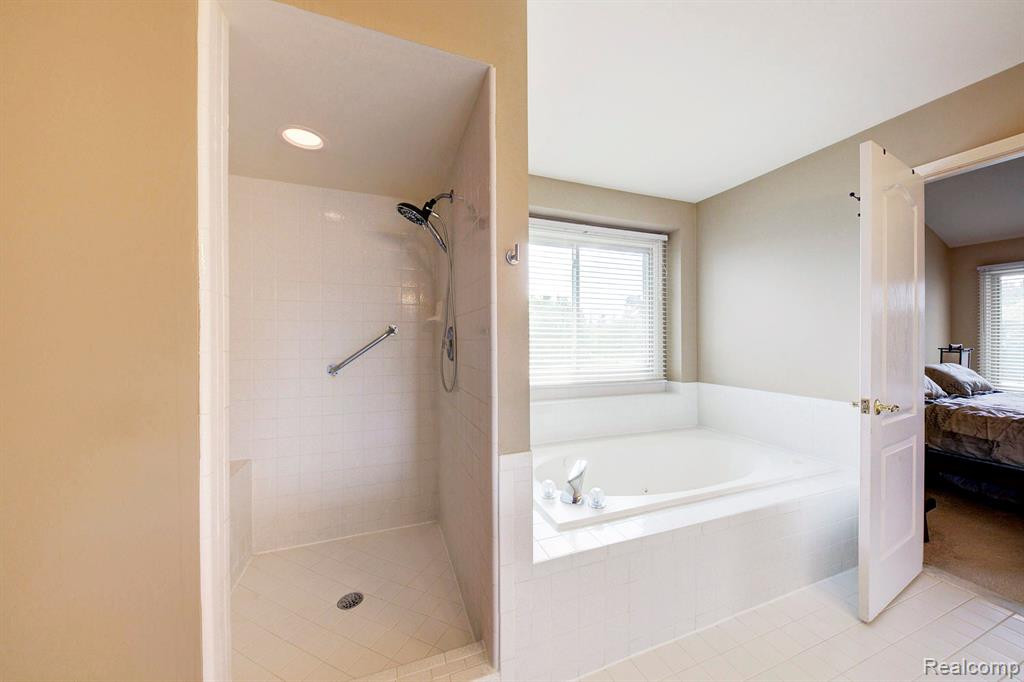 48223 CHESTERFIELD Drive S, Canton, MI 48187 — Photo 39