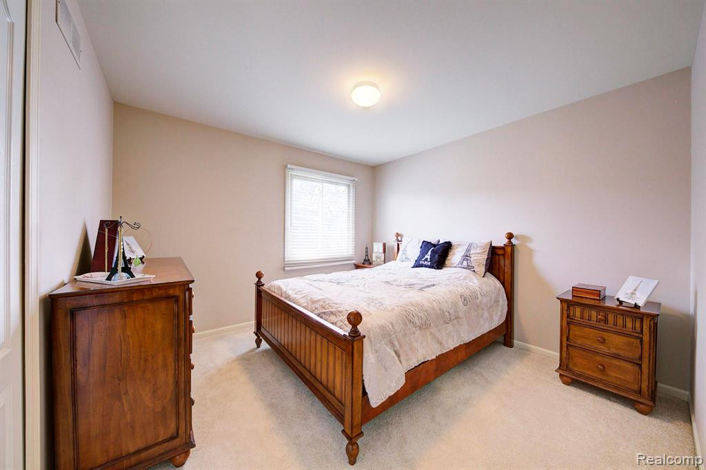 48223 CHESTERFIELD Drive S, Canton, MI 48187 — Photo 40