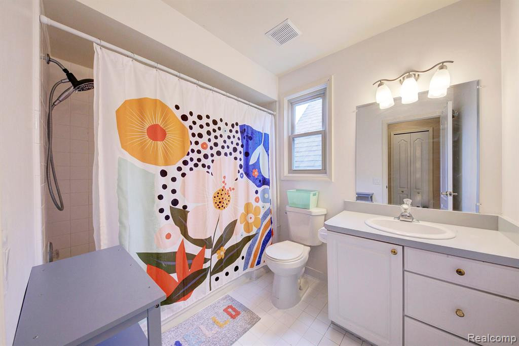 48223 CHESTERFIELD Drive S, Canton, MI 48187 — Photo 46