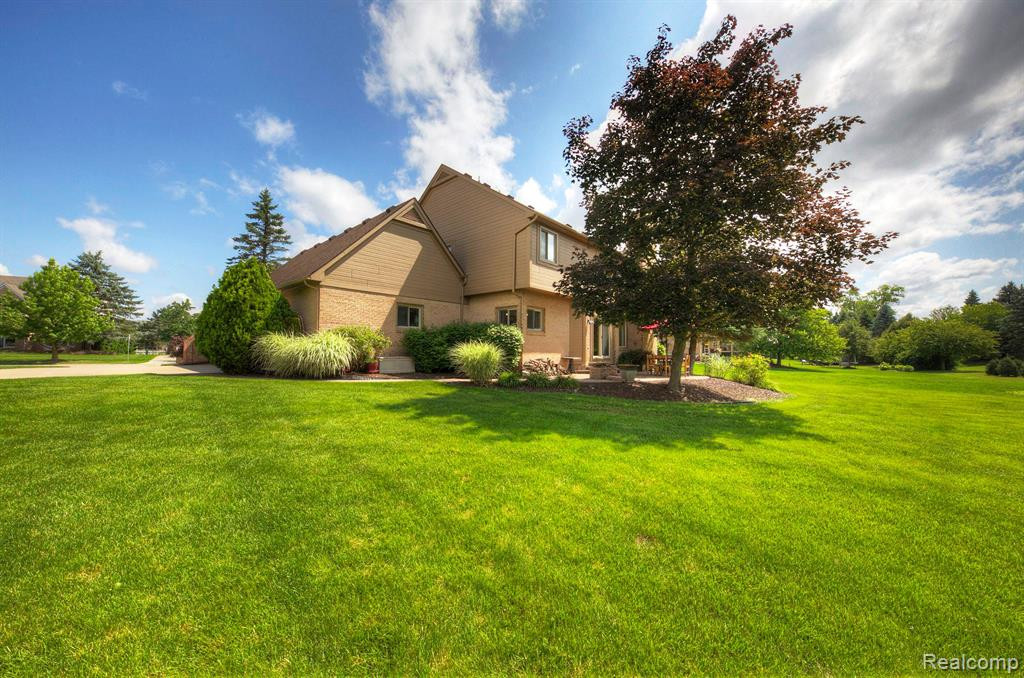 48223 CHESTERFIELD Drive S, Canton, MI 48187 — Photo 49
