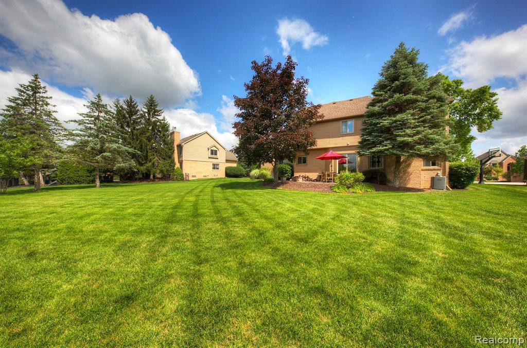48223 CHESTERFIELD Drive S, Canton, MI 48187 — Photo 50