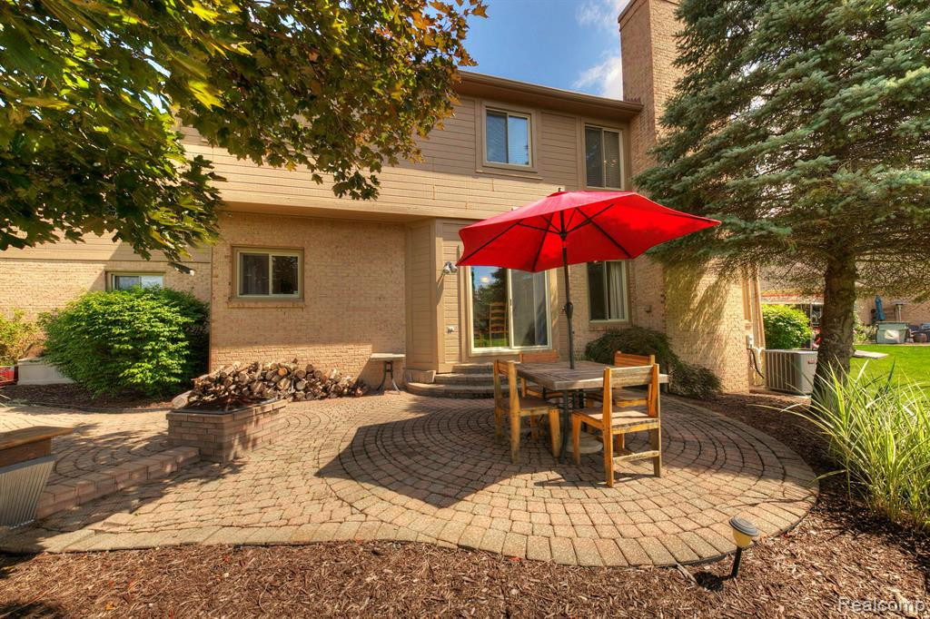 48223 CHESTERFIELD Drive S, Canton, MI 48187 — Photo 52