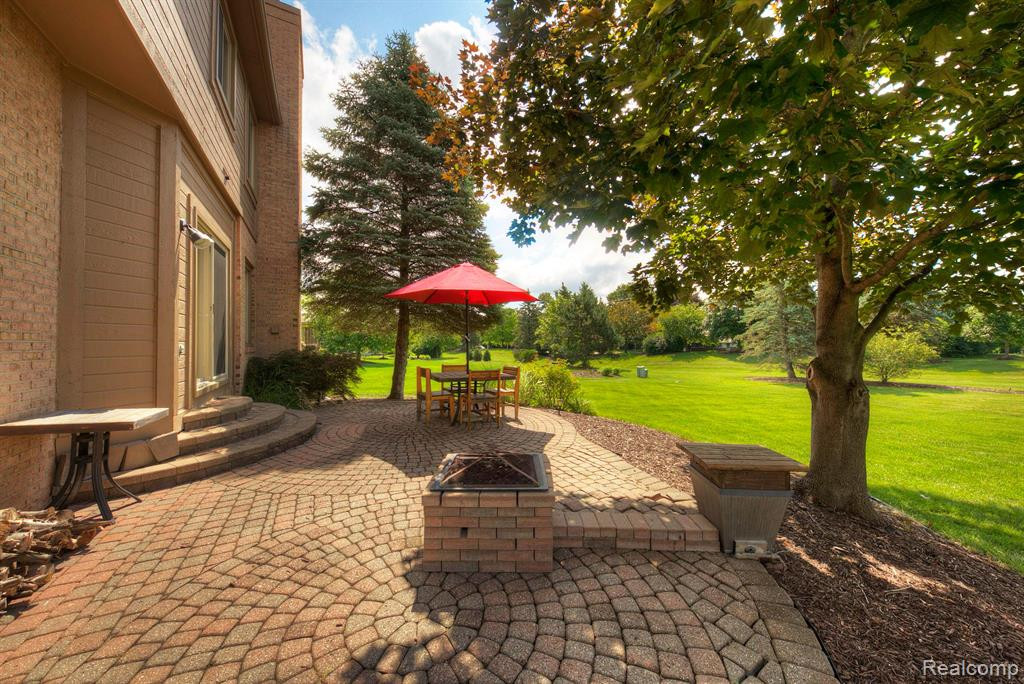 48223 CHESTERFIELD Drive S, Canton, MI 48187 — Photo 54