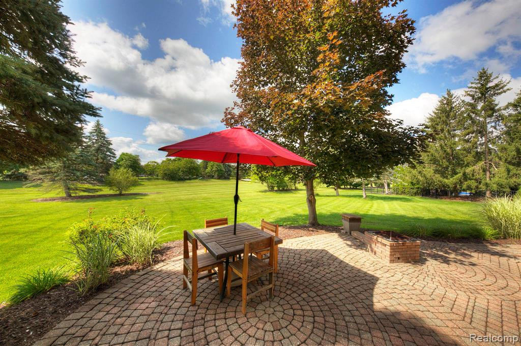 48223 CHESTERFIELD Drive S, Canton, MI 48187 — Photo 55
