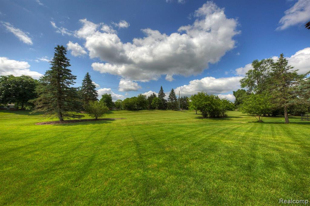 48223 CHESTERFIELD Drive S, Canton, MI 48187 — Photo 57